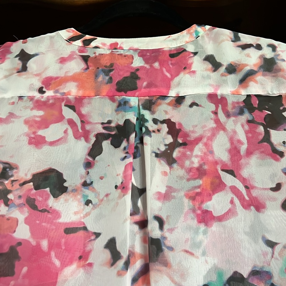 APT 9 Sheer Pink/Coral/Gray/White Watercolor V-Neck Button Front Top,Large, GUC. - Picture 12 of 13